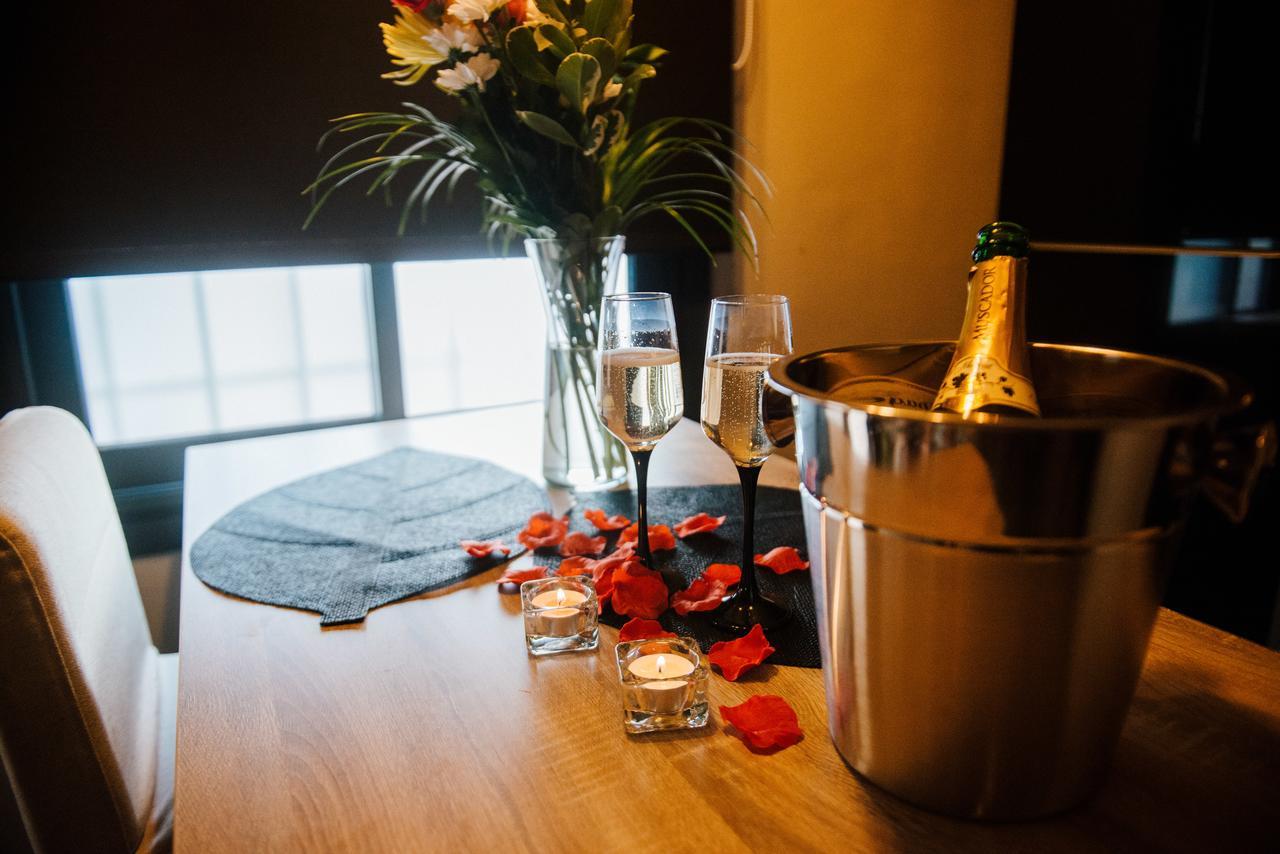 La Suite Romantique Avec Jacuzzi Au Coeur De Perpignan Luaran gambar